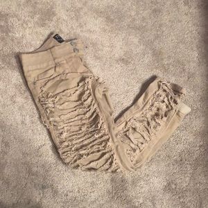 Distressed Capri